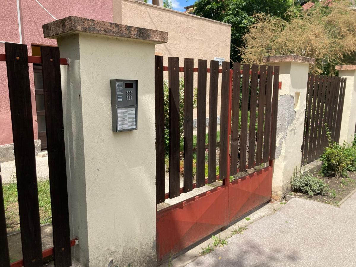 Roland Apartmant Zuglo Boedapest Buitenkant foto