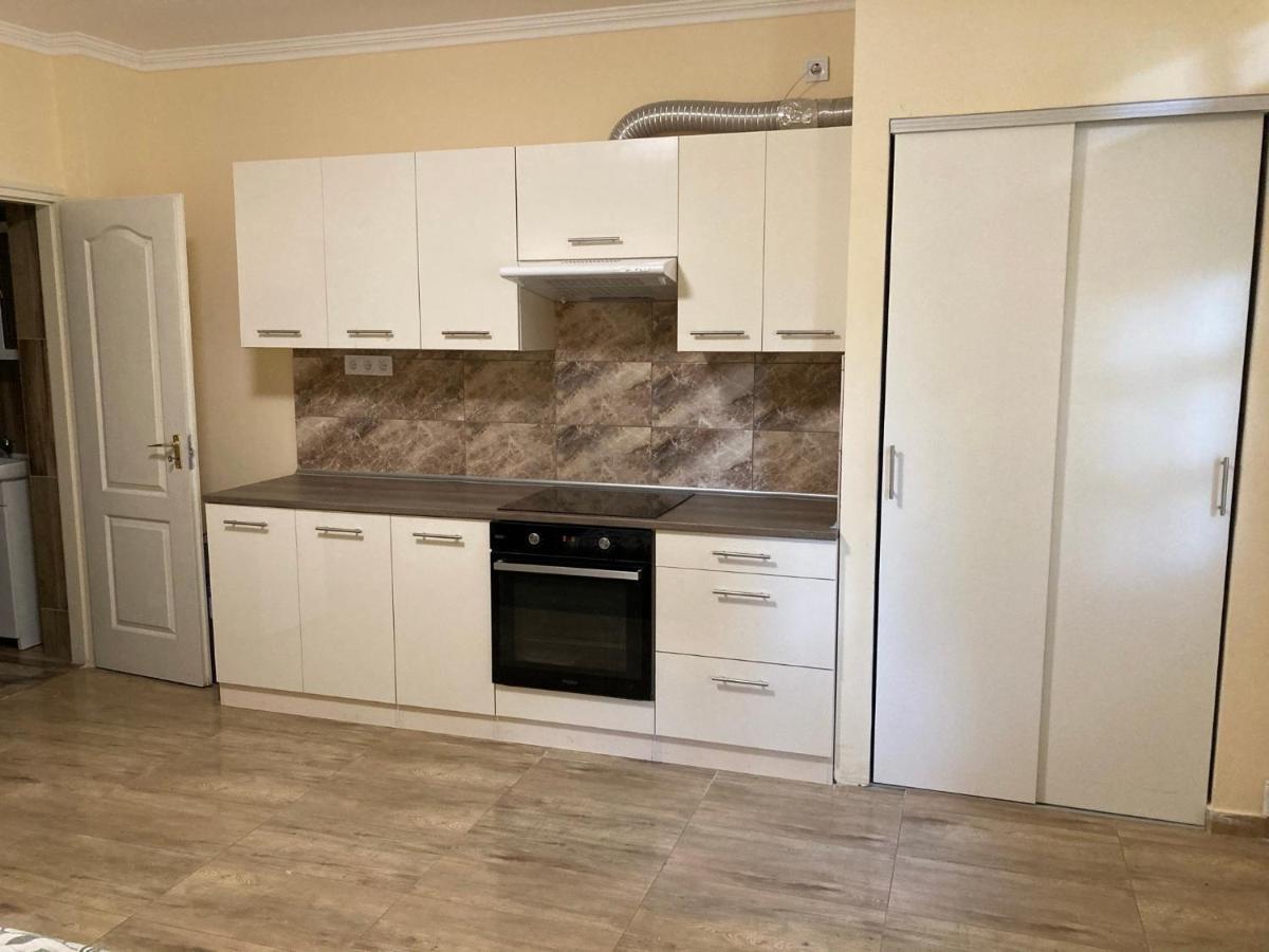 Roland Apartmant Zuglo Boedapest Buitenkant foto