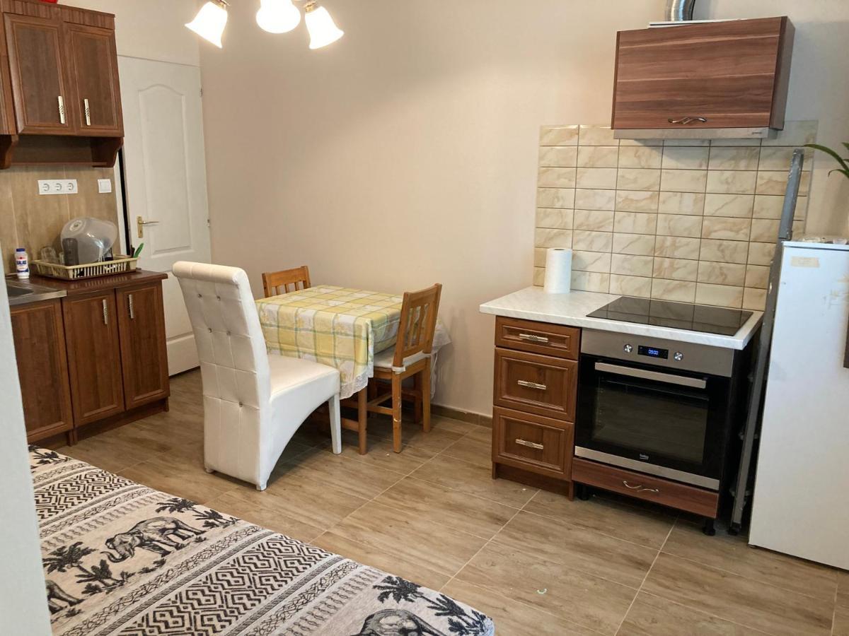 Roland Apartmant Zuglo Boedapest Buitenkant foto